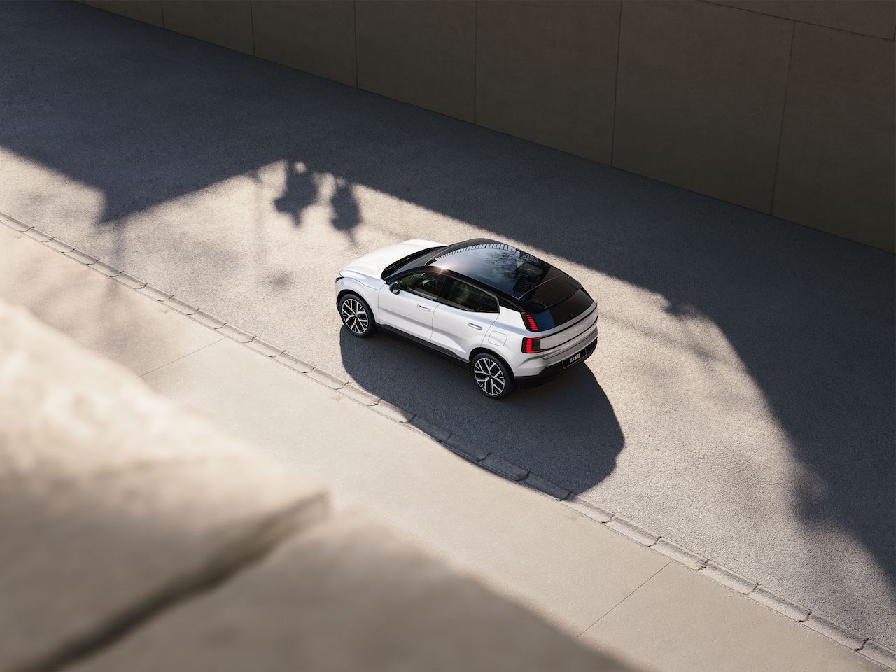 JPG Full-BL332_Exterior_TopBackFromAbove_ROW